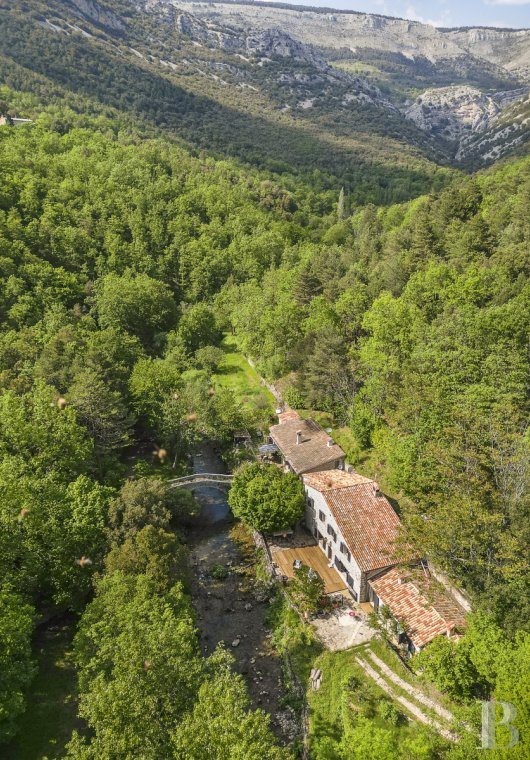 Dans les Alpes-Maritimes, au nord-ouest de Grasse, un ancien moulin à eau du 19e siècle en pleine nature - photo  n°3